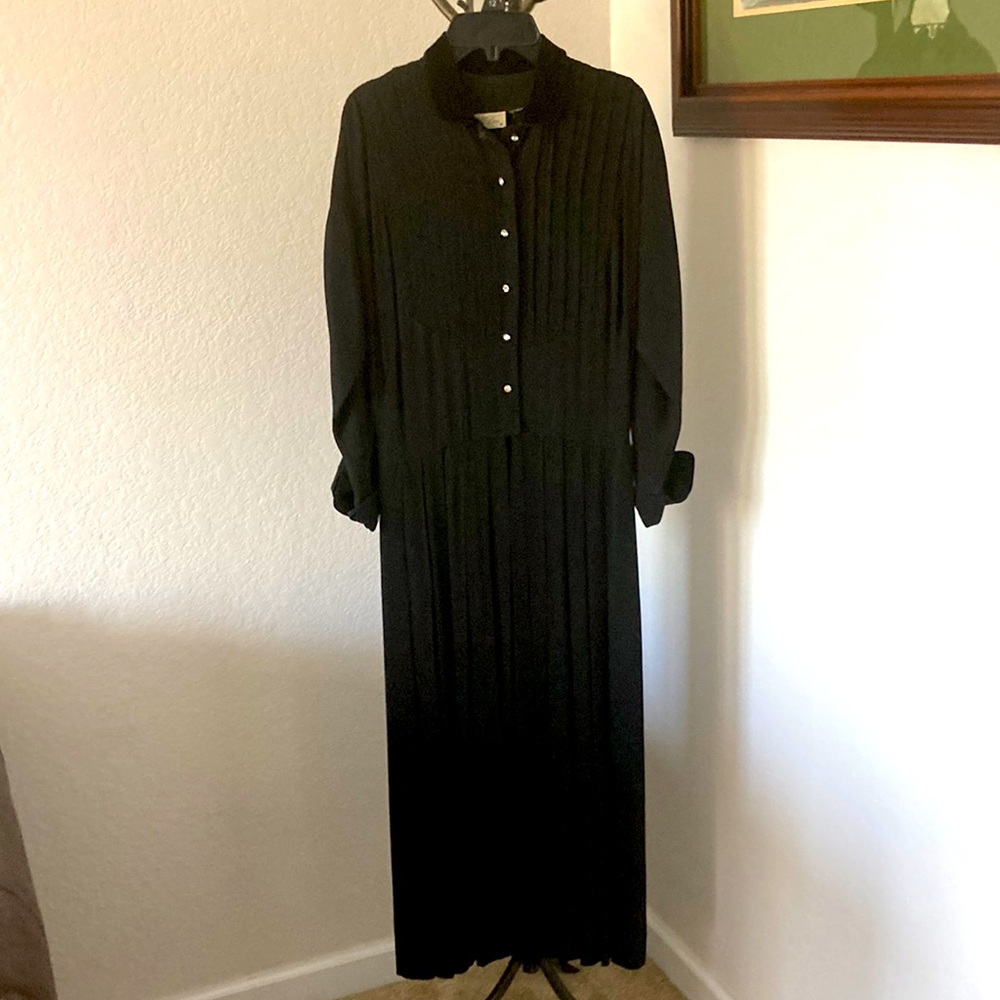 Nelly Don Vintage Silk Black Dress Size 6
